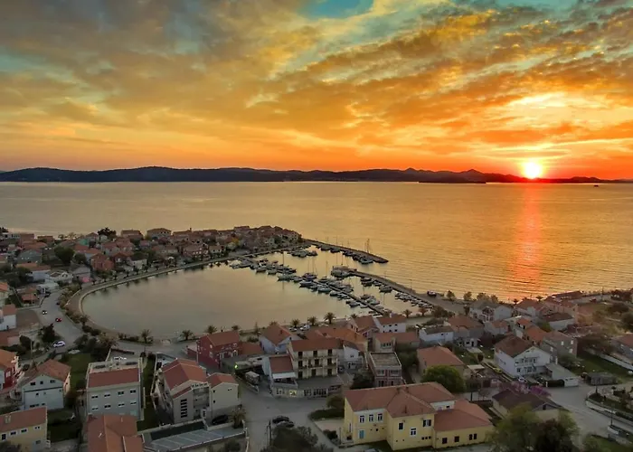 With Parking Spaces Bibinje, Zadar - 5753 アパート ビビニェ